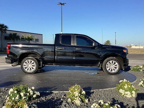 Used 2021 Chevrolet Silverado 1500 Custom image 4