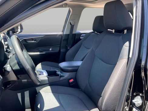 Used 2025 Toyota RAV4 XLE w/ Convenience Package FWD image 8