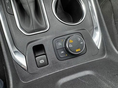 Certified 2023 Chevrolet Traverse LT image 18