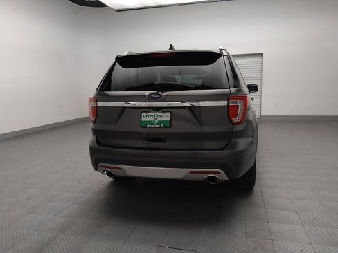Used 2017 Ford Explorer XLT image 7