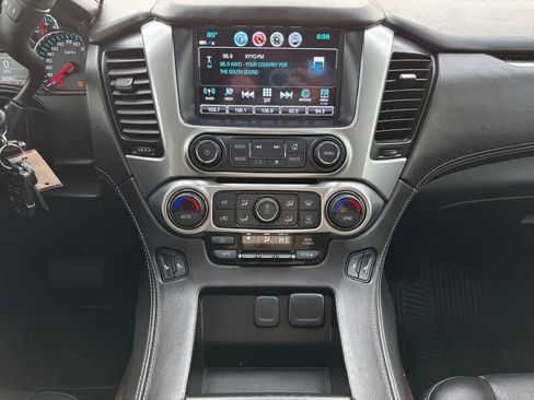 Used 2019 Chevrolet Suburban LT AWD/4WD image 12
