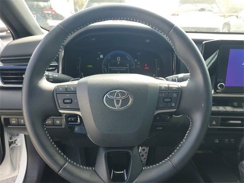 Used 2025 Toyota Camry SE image 22