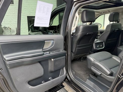 Used 2025 Ford Expedition Max Platinum image 18