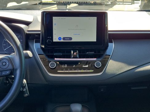 Used 2025 Toyota Corolla LE image 18