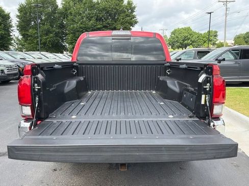 Used 2019 Toyota Tacoma SR5 AWD/4WD image 8