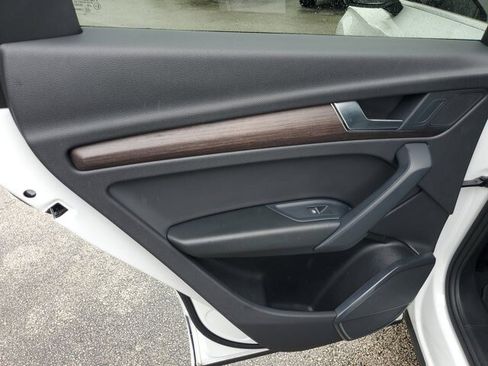 Used 2024 Audi Q5 Premium image 21