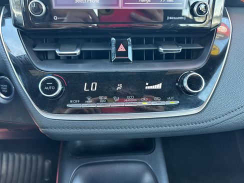 Used 2022 Toyota Corolla SE w/ SE Premium Package image 19