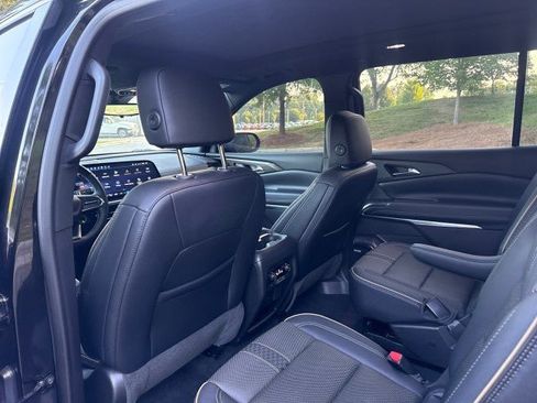 Used 2025 Chevrolet Traverse High Country FWD image 20