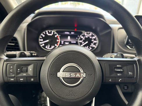 Used 2024 Nissan Rogue S AWD/4WD image 22