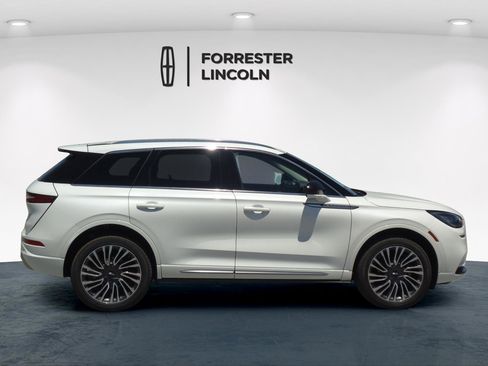 Used 2022 Lincoln Corsair AWD w/ Equipment Group 101A image 2