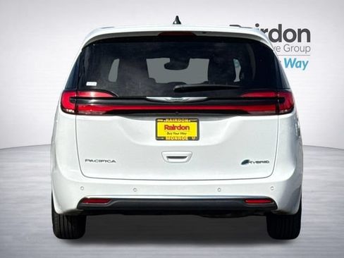 Used 2024 Chrysler Pacifica Limited FWD image 6
