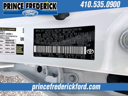 Used 2025 Toyota Corolla LE image 30