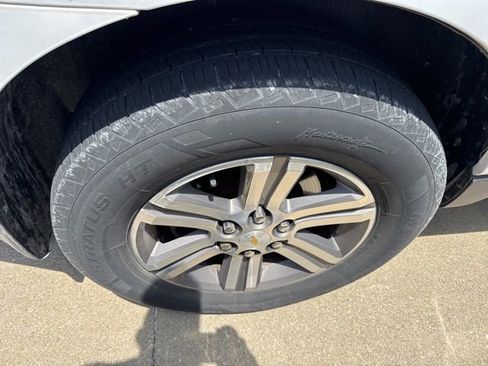 Used 2017 Chevrolet Traverse LT AWD/4WD image 9