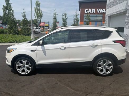 Certified 2019 Ford Escape Titanium AWD/4WD image 3