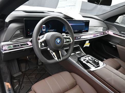 New 2026 BMW 750e xDrive w/ Premium Package image 18