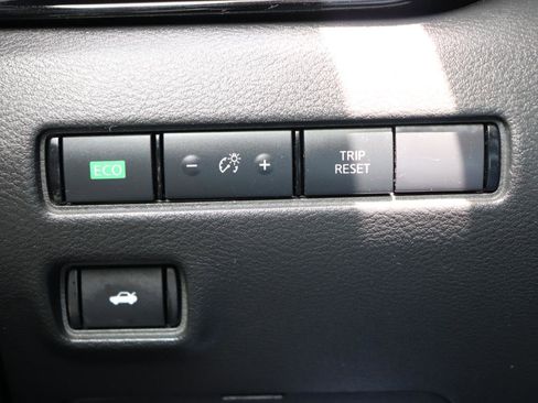 Used 2024 Nissan Sentra SV FWD image 36