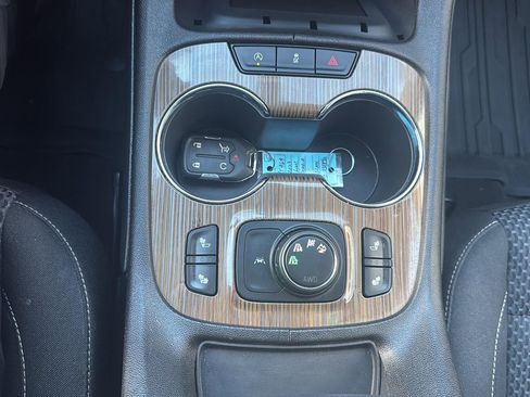 Used 2023 GMC Acadia SLE w/ Driver Convenience Package image 23