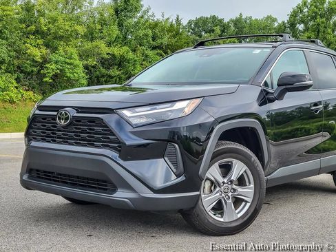 Used 2022 Toyota RAV4 XLE FWD image 2