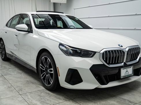 Used 2026 BMW 530i xDrive image 4