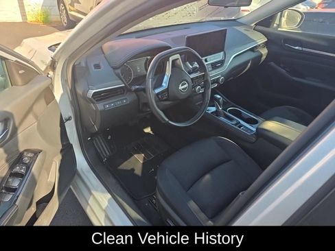Used 2023 Nissan Altima 2.5 SV w/ SV Premium Package FWD image 4