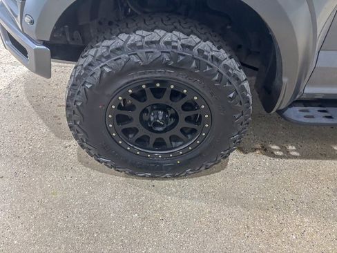 Used 2020 Ford F150 Raptor image 12