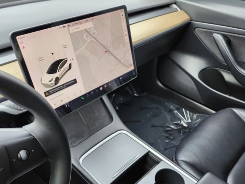 Used 2021 Tesla Model 3 Standard Range Plus image 29