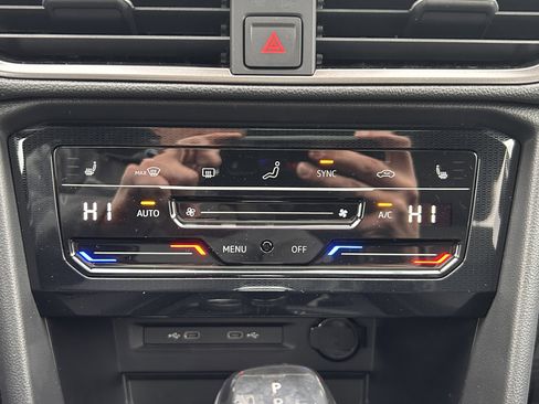 New 2026 Volkswagen Taos SE image 15