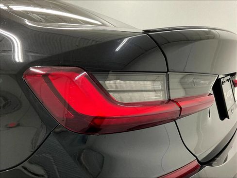 Used 2022 BMW 330i Sedan w/ M Sport Package RWD image 31