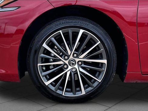 Used 2025 Lexus ES 300h w/ Premium Package image 11