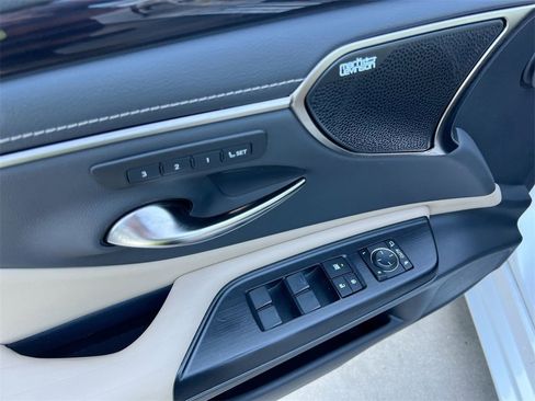 Certified 2020 Lexus ES 300h w/ Premium Package image 11