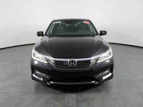Used 2017 Honda Accord Touring image 12