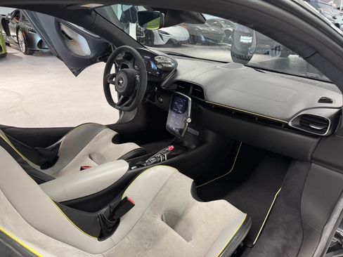 Used 2023 McLaren Artura RWD image 10