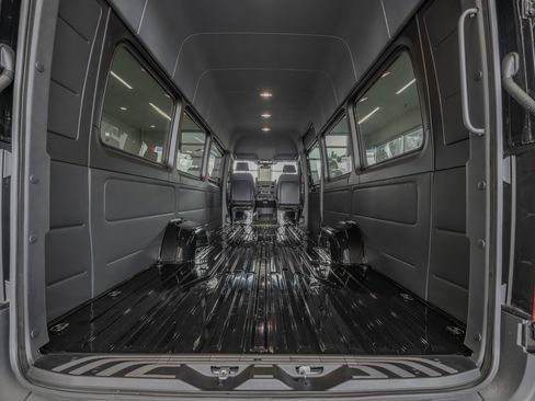 Used 2025 Mercedes-Benz Sprinter 3500 image 33