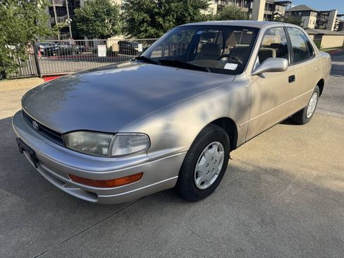 Used 1994 Toyota Camry LE FWD image 8