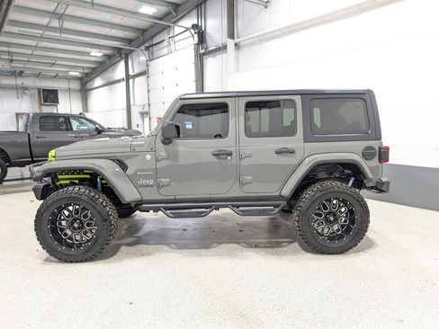 Used 2022 Jeep Wrangler Unlimited Sahara w/ LED Lighting Group image 6