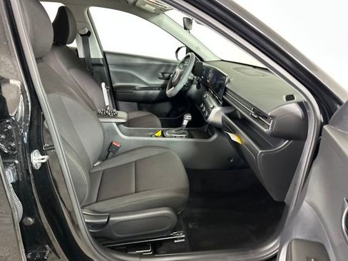 Used 2025 Hyundai Kona SE image 28