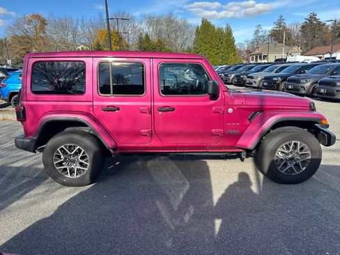 Used 2024 Jeep Wrangler Sahara image 7