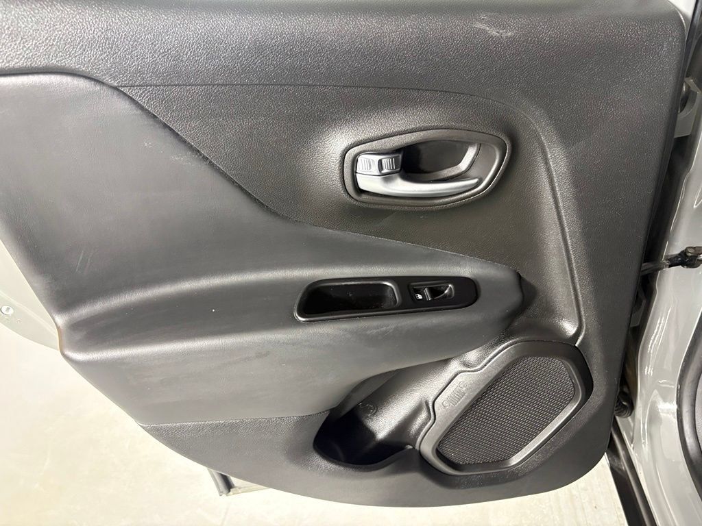 Used 2022 Jeep Renegade Altitude AWD/4WD image 35