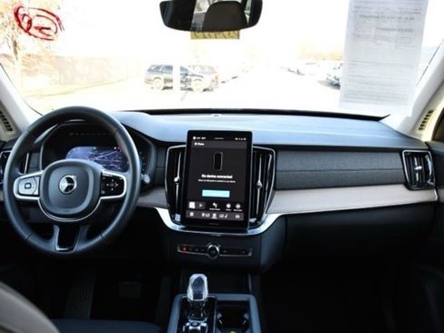 Used 2025 Volvo XC90 B5 Plus image 15