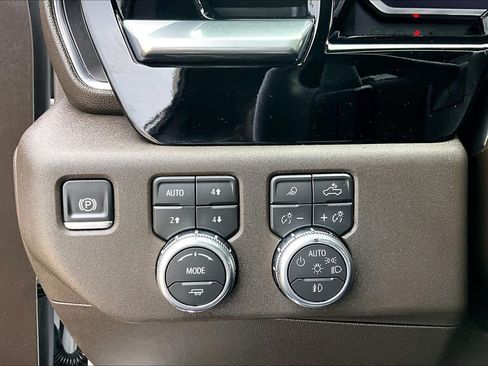 Used 2026 GMC Sierra 1500 SLT AWD/4WD image 36