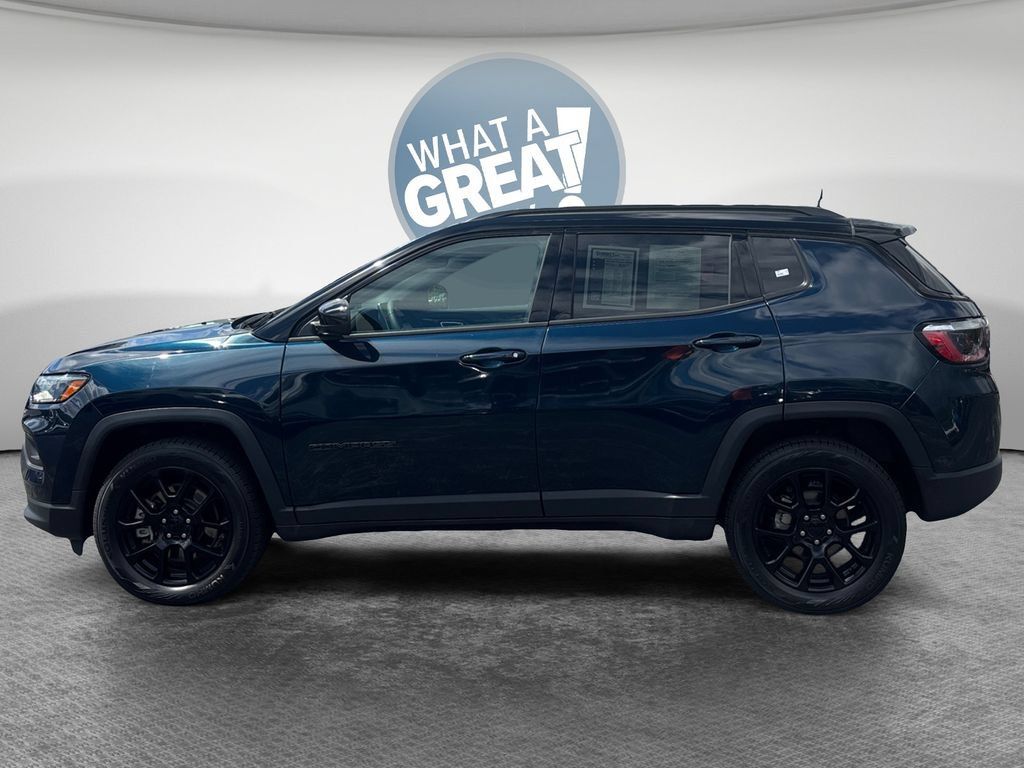 Used 2024 Jeep Compass Latitude w/ Altitude Special Edition AWD/4WD image 7