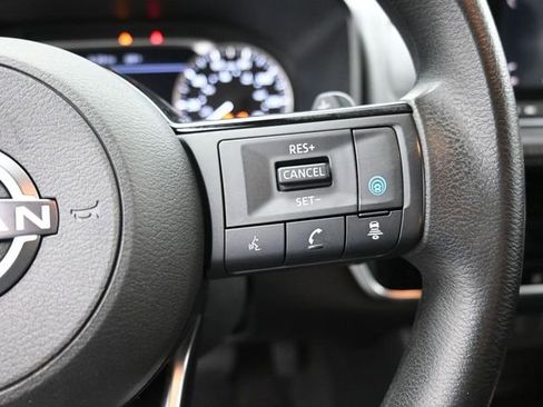 Used 2022 Nissan Rogue SV image 7