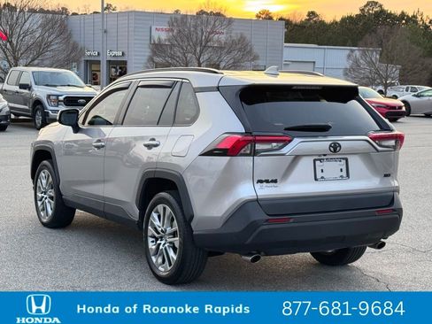 Used 2023 Toyota RAV4 XLE Premium image 6