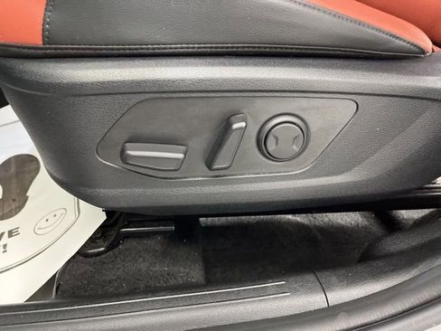 Used 2025 Kia Sportage SX image 33