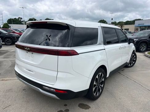 Used 2024 Kia Carnival EX FWD image 6