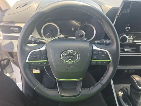 Used 2025 Toyota Highlander LE image 13