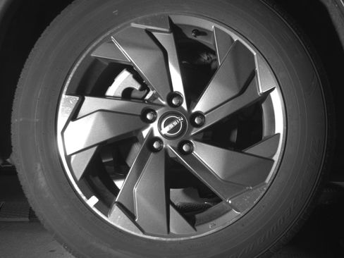 Used 2025 Nissan Rogue SV image 15