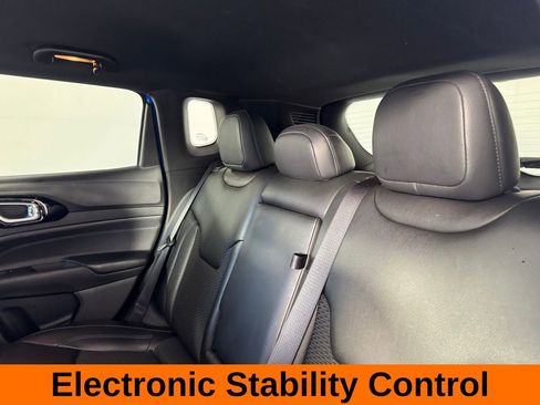 Used 2025 Jeep Compass Latitude w/ Convenience Group AWD/4WD image 8