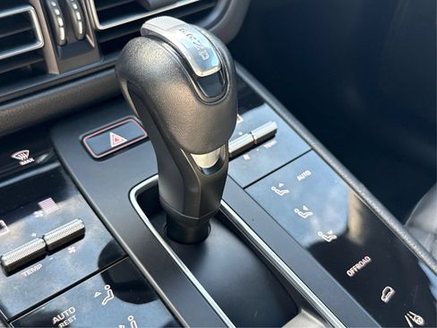 Used 2022 Porsche Macan AWD/4WD image 46