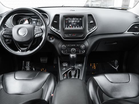 Used 2019 Jeep Cherokee Latitude Plus image 8